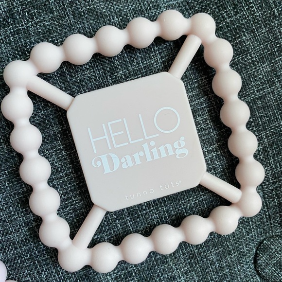 “Hello Darling” Silicone Teether & Pacifier Clip - Picture 2 of 4